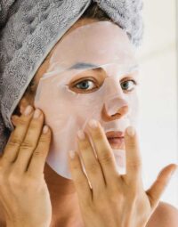 Aloe Vera Anti Aging Maske andrücken