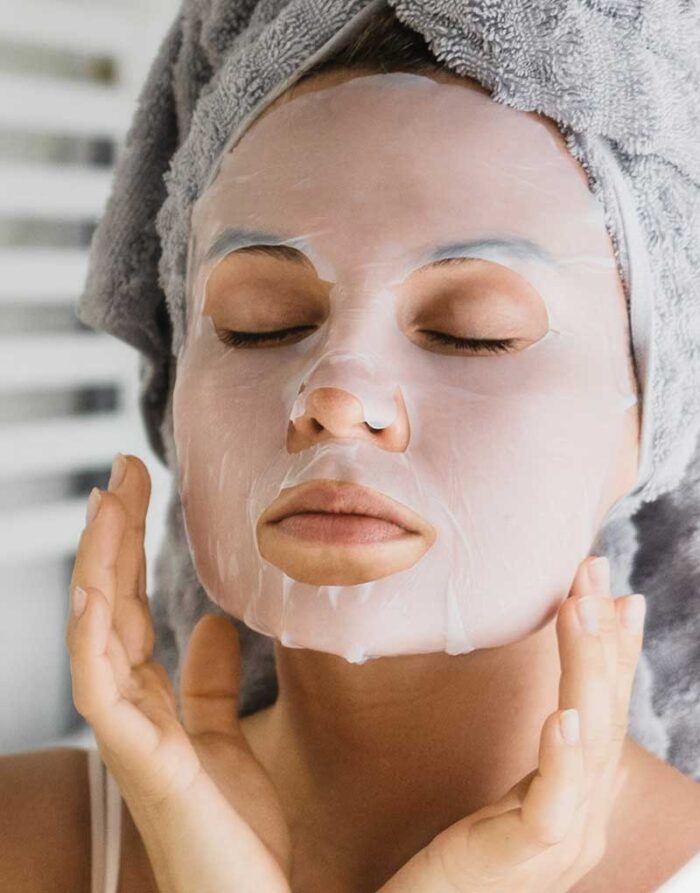 Aloe Vera Anti Aging Maske einziehen lassen.
